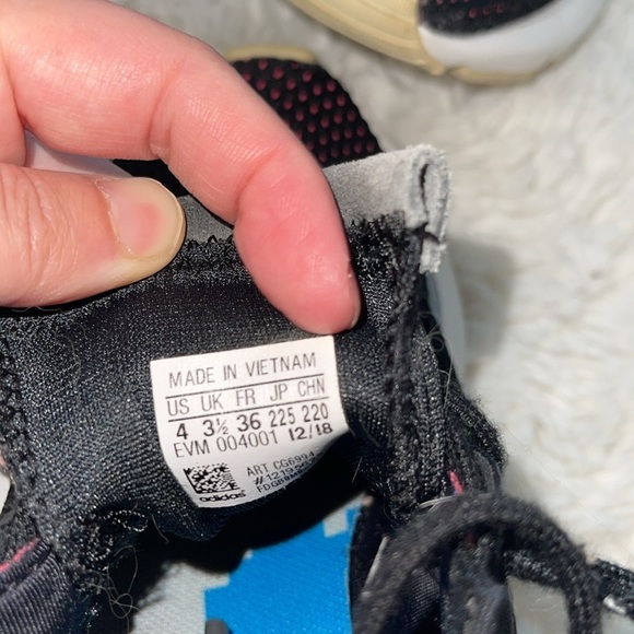 Adidas Black and White Sneakers a bit of leather trip some discoloration - Picture 6 of 6